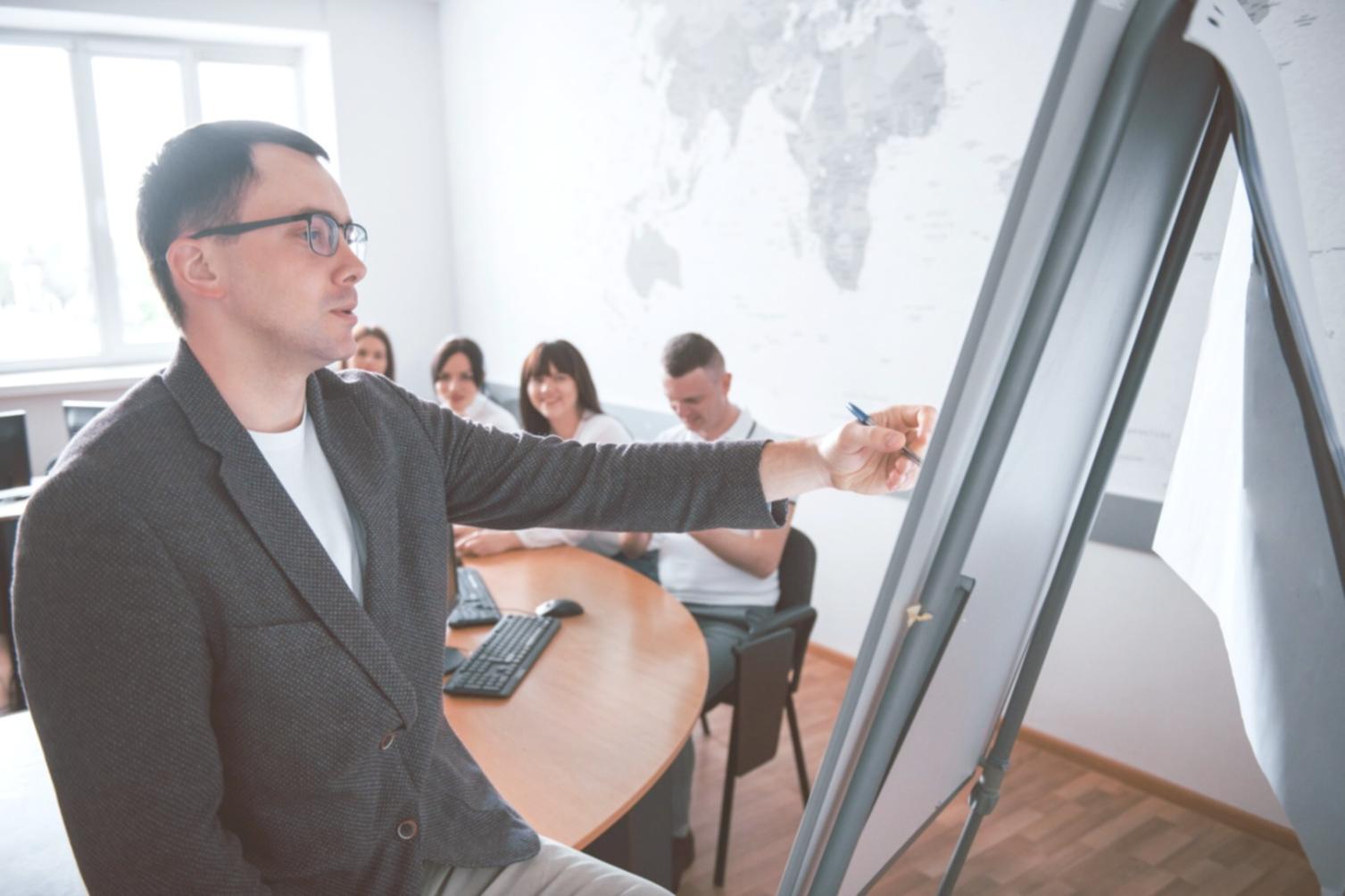 Réunion d'équipe hebdomadaire sur les nouveaux cas